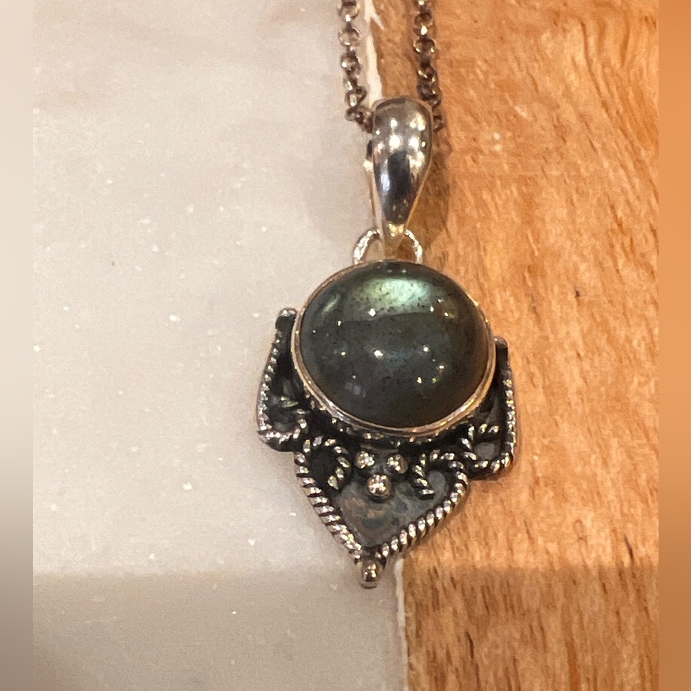 Labradorite pendant - Picture 2 of 3